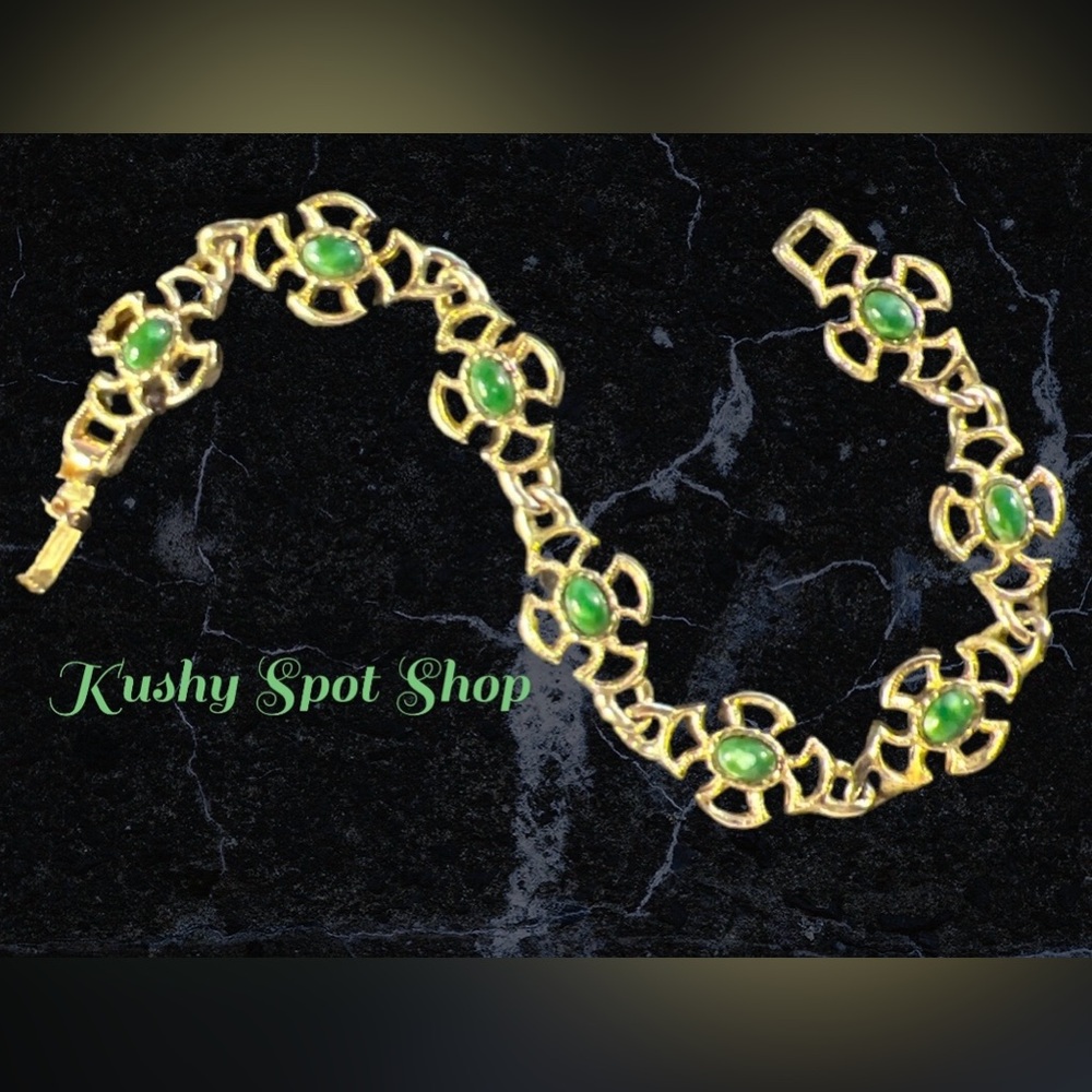 Signed Antique Avon Maltese Cross w/ Green Cabochon Goldtone Bracelet ✨✳️✨✳️